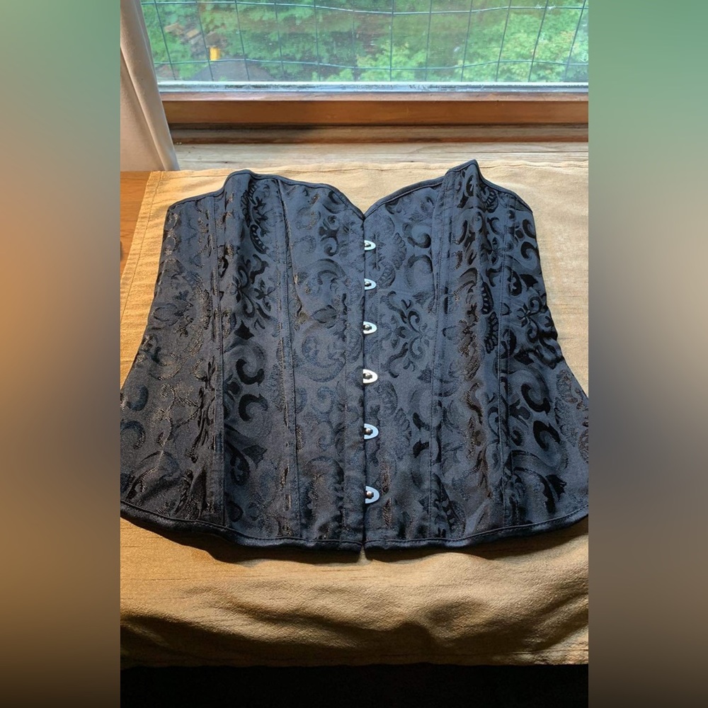 Large lace corset and thong black